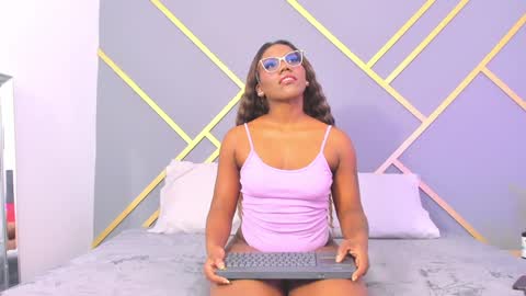 Snapshot of alaia_colins chatting on January 27, 4:09 am alaia_colins online show from January 27, 4:09 am