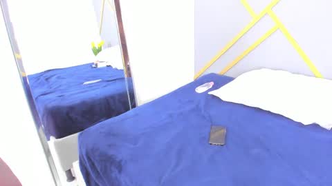 Snapshot of alaia_colins chatting on February 12, 3:49 pm alaia_colins online show from February 12, 3:49 pm