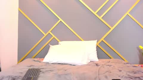 Snapshot of alaia_colins chatting on February 21, 7:01 am alaia_colins online show from February 21, 7:01 am