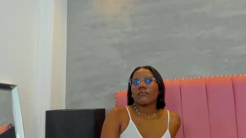 Snapshot of alaia_colins chatting on November 28, 5:32 am alaia_colins online show from November 28, 5:32 am