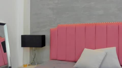 Snapshot of alaia_colins chatting on December 5, 3:37 am alaia_colins online show from December 5, 3:37 am