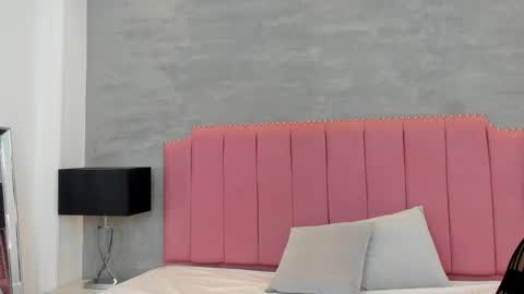 Snapshot of alaia_colins chatting on December 15, 2:05 am alaia_colins online show from December 15, 2:05 am