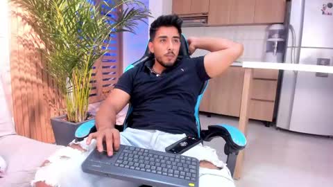 Snapshot of alan_greek_1 chatting on May 25, 11:11 pm Alan greek online show from May 25, 11:11 pm