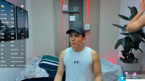 Snapshot of alan_nd_kevin chatting on November 12, 7:13 pm Alan Kevin can we reach 100 thumbs up please guys online show from November 12, 7:13 pm