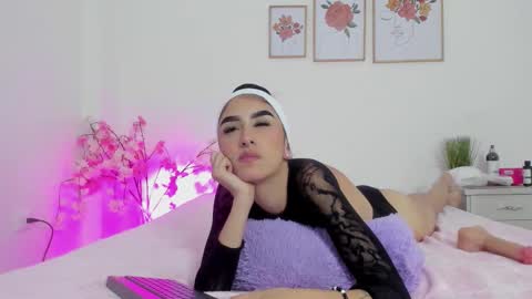 Snapshot of alana_111 chatting on October 24, 3:25 am alana online show from October 24, 3:25 am