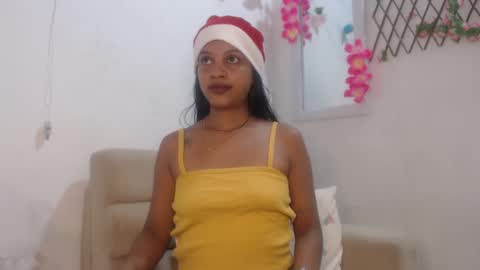 Snapshot of alana_2024 chatting on December 22, 1:23 am Working hours pm to am every day online show from December 22, 1:23 am