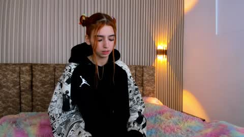 A L A N A  online show from December 4, 2:04 pm