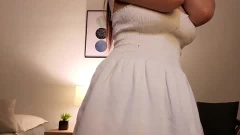 alana__29 online show from November 24, 8:41 pm