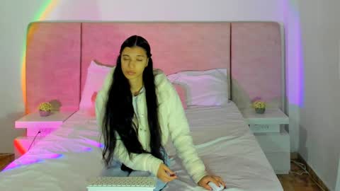 Snapshot of alana__get chatting on January 2, 3:37 am online show from January 2, 3:37 am