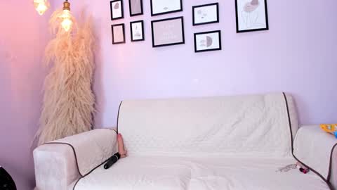 Snapshot of alana__rossetti chatting on February 19, 12:55 pm Alana online show from February 19, 12:55 pm