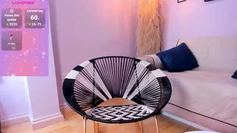 Snapshot of alana__rossetti chatting on September 11, 12:27 pm Alana online show from September 11, 12:27 pm