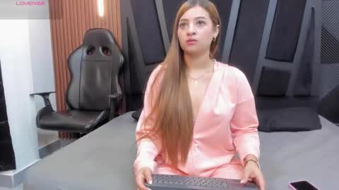 Snapshot of alana_cox_ chatting on October 5, 1:20 pm ALANA COX online show from October 5, 1:20 pm