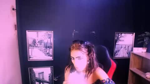 alanadelray online show from November 18, 6:29 am