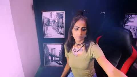 alanadelray online show from November 26, 7:20 am