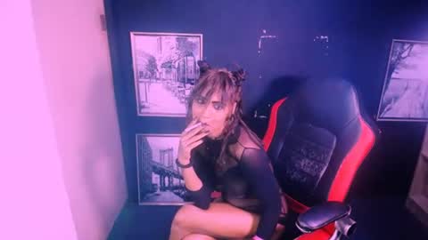 alanadelray online show from November 27, 7:21 am