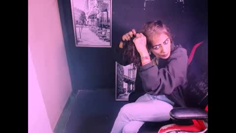 alanadelray online show from December 3, 8:12 am