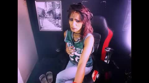 alanadelray online show from December 4, 7:06 am