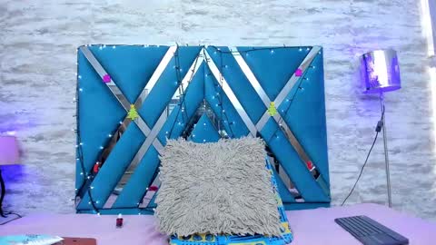 Alana Flores online show from December 20, 1:11 pm