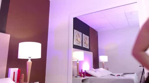 Snapshot of alanagh_ chatting on October 31, 3:18 am alana online show from October 31, 3:18 am