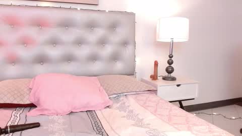 Snapshot of alanagh_ chatting on November 30, 3:43 am alana online show from November 30, 3:43 am