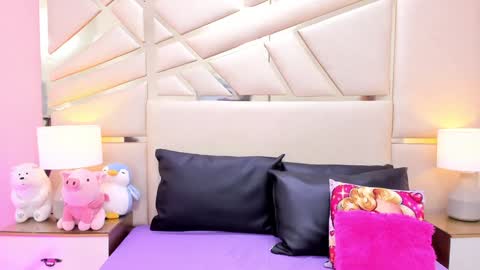 Snapshot of alanajones1 chatting on December 12, 11:50 am alana online show from December 12, 11:50 am