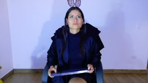 Snapshot of alanis_22 chatting on May 28, 5:10 pm alanis online show from May 28, 5:10 pm