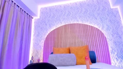 Snapshot of alanna_hank chatting on January 13, 6:06 am Alanna online show from January 13, 6:06 am