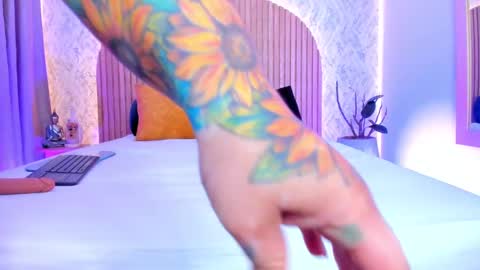 Snapshot of alanna_hank chatting on February 4, 7:40 am Alanna online show from February 4, 7:40 am