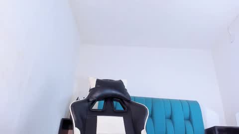 alannaughty_ online show from February 12, 7:02 am