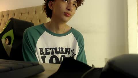 alantrickz365 online show from October 6, 5:49 am