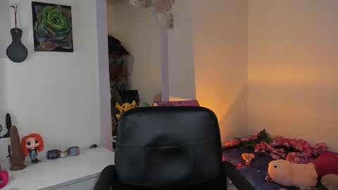 Snapshot of alaska_colors chatting on March 26, 4:56 pm Caro online show from March 26, 4:56 pm
