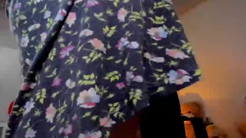 Snapshot of alaska_colors chatting on April 22, 1:56 pm Caro online show from April 22, 1:56 pm