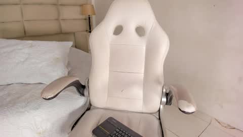 Snapshot of alaskaflowers_ chatting on December 14, 4:29 am Alaska online show from December 14, 4:29 am