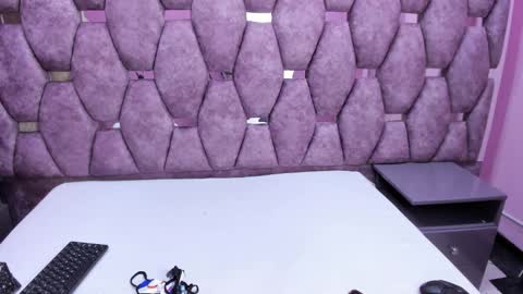 Snapshot of alasmith_ chatting on October 2, 2:18 am AlaSmith online show from October 2, 2:18 am