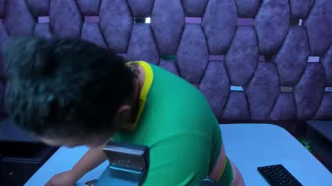 Snapshot of alasmith_ chatting on November 25, 2:22 am AlaSmith online show from November 25, 2:22 am