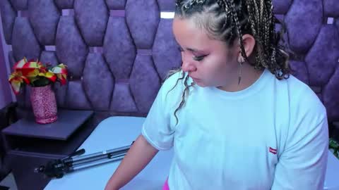 Snapshot of alasmith_ chatting on December 5, 1:58 am AlaSmith online show from December 5, 1:58 am