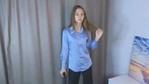 Lola online show from October 25, 3:25 am