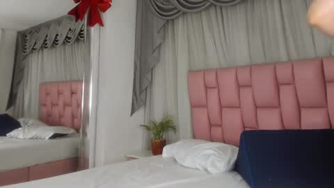 albaandthayron online show from December 31, 11:09 am