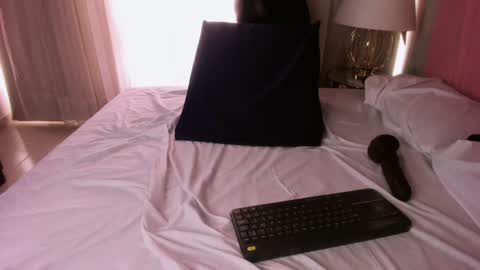 albaandthayron online show from February 1, 6:08 pm