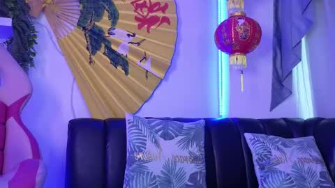 albaandthayron online show from April 21, 12:00 pm