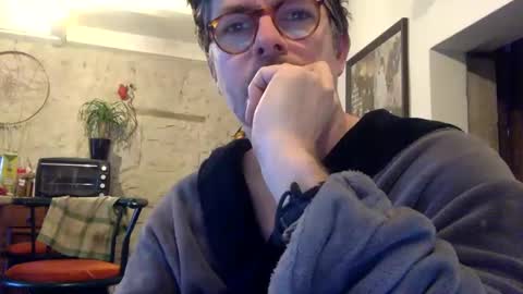 albandant online show from December 3, 8:38 am