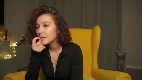 Hi all. My name is Stela and this is my first day here online show from January 12, 9:51 pm