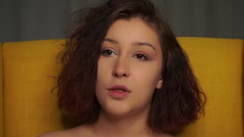 Hi all. My name is Stela and this is my first day here online show from January 17, 8:00 pm