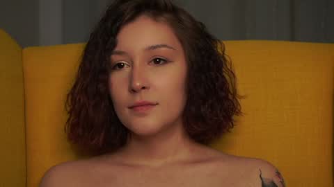 Hi all. My name is Stela and this is my first day here online show from January 18, 10:39 pm