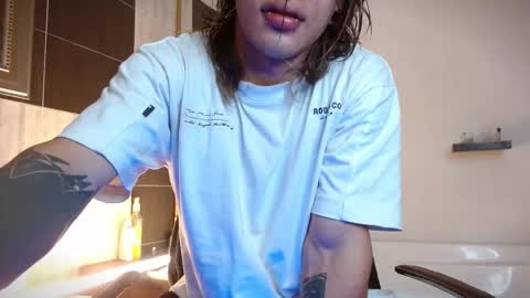 Snapshot of albertbernal69 chatting on December 19, 2:40 am Albert online show from December 19, 2:40 am