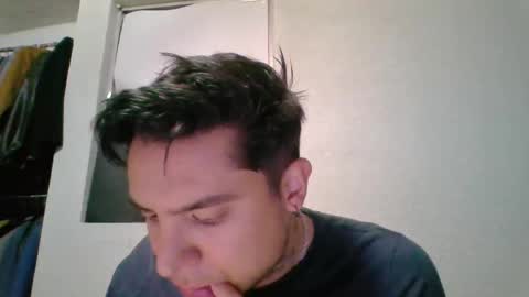 Snapshot of albertoarenas16 chatting on May 8, 9:03 am albertoarenas16 online show from May 8, 9:03 am