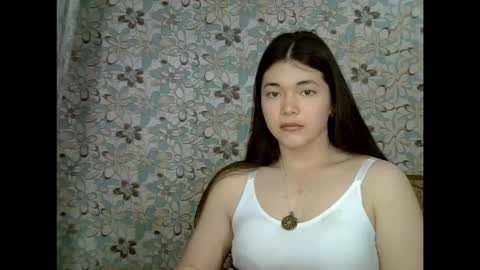 Snapshot of albi_glow chatting on October 12, 2:21 am Albi online show from October 12, 2:21 am