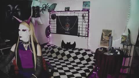 Snapshot of alchemymistic chatting on January 26, 5:45 am Mistic witch online show from January 26, 5:45 am