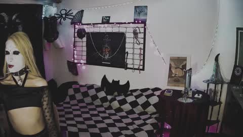 Snapshot of alchemymistic chatting on February 7, 8:44 am Mistic witch online show from February 7, 8:44 am