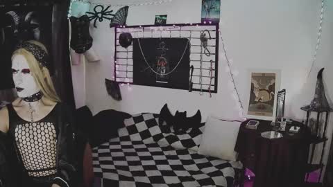 Snapshot of alchemymistic chatting on February 12, 2:10 pm Mistic witch online show from February 12, 2:10 pm